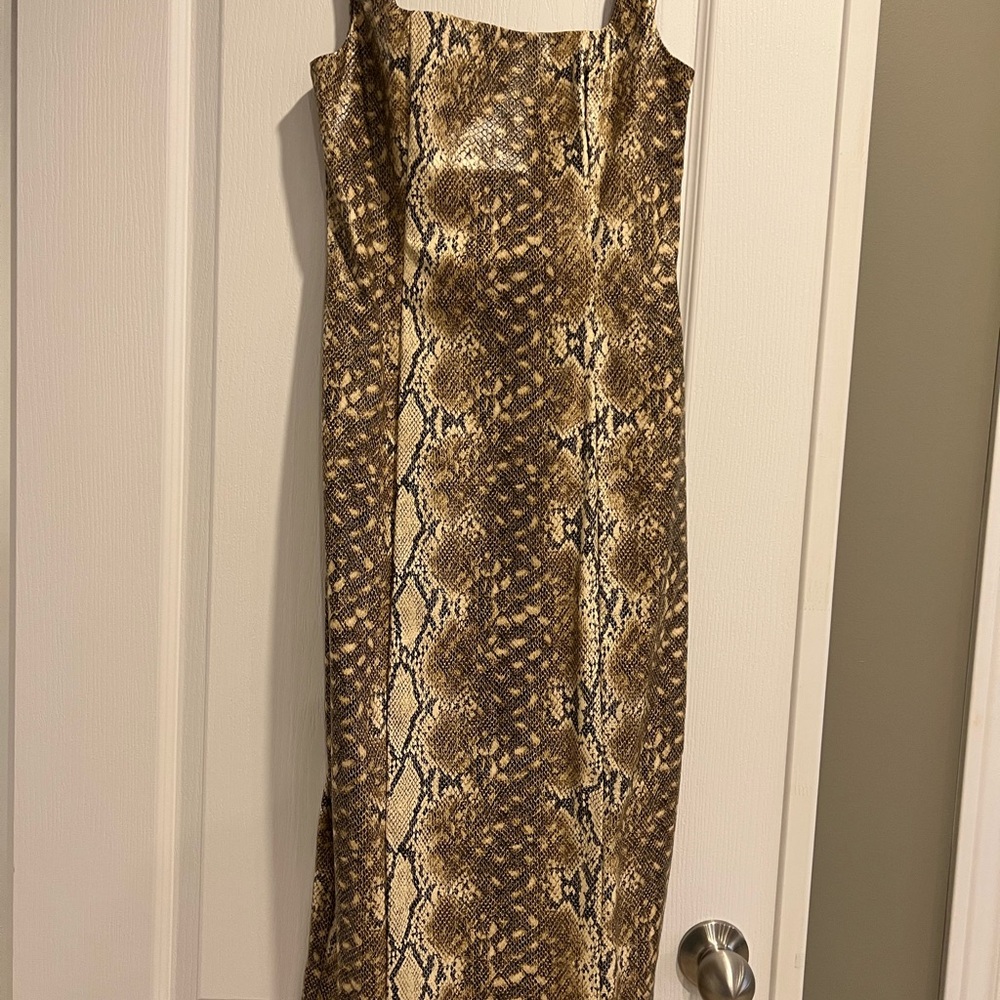 Dress - Picture 2 of 4